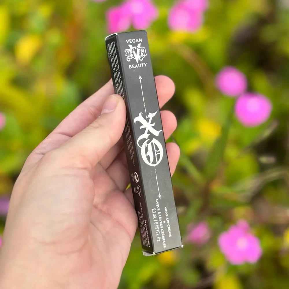 BNIB KVD Beauty • Hollyhock 70